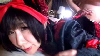 丹雫ひよの作品で、ゴスロリ亜神に変身したGカップ巨乳コスプレイヤーが甘々騎乗位でSEX