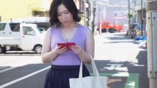 30日間禁欲後、巨乳妻が中出しされるが、彼女は「もう中はだめぇーー！」と拒みながらも受け入れる情景。