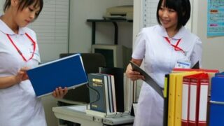 巨乳の主婦ナースが白衣を脱ぎ、医師や患者と頻繁に性行為に及ぶ。