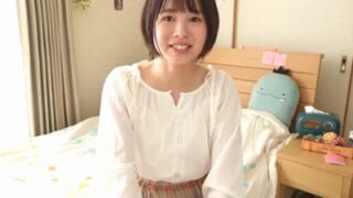経験1人だけの素朴な美少女がAVデビュー