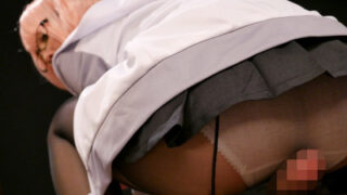 美少女コスプレイヤーが催眠術で淫乱痴女に変わり、キモオタに犯されてイッてしまう。