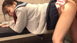 制服美少女が屈強転校生に寝取られ、中出しされる