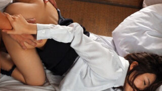 夫の同僚に無理やり押し倒され絶頂に至る美人妻