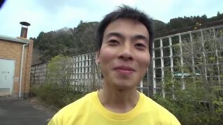 上原亜衣が巨乳を振り乱し、中出しで大乱交に参加