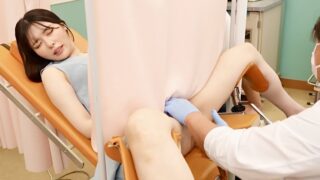 黒島玲衣が不妊治療薬の代わりに媚薬を投与され、先生の性器を欲しがり、妊娠するまで何度も中出しを求める巨乳若妻の姿を描く作品。