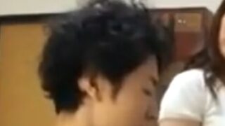 巨乳ママが自らの身体で感度期の息子のエッチな悩みを解決