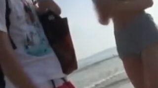 ビーチでカップルに声をかけ、無料マッサと偽りをつきつけて彼女を奪い、中出しで関係を持つ。