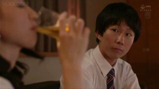 卒業後、色気溢れる義母に誘われ大人の関係に