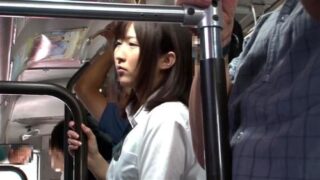 バス痴漢JKが快感でガクブル絶頂