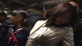 満員バスで子供が痴漢に襲われた親子の出来事