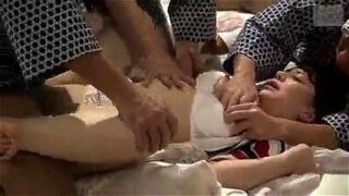 酔った美人妻が町内会の男達に無理やり犯される