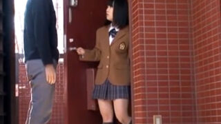 お留守番中のJKが不審男に押し入られ強制レイプされる