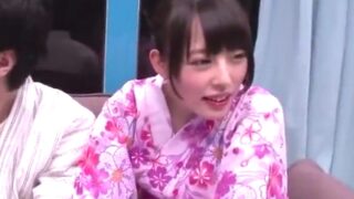 夏祭りデートで彼氏とMM号に乗った浴衣娘が中出しを求める。