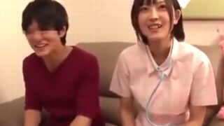 巨乳ナースが一般男性の自宅へ訪問し、極上のご奉仕を提供