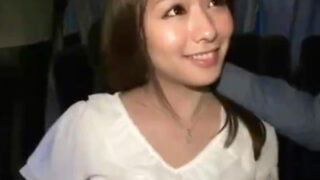 バレずに夫と子供のいる自宅で不倫を続ける妻の姿。