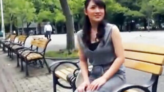 欲求不満の淫乱人妻が巨根で乱れ狂う