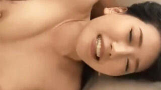 感度の高い巨乳美女が全身で責められ、何度も絶頂と痙攣に襲われる