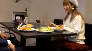 金持ちオヤジと闇パパ活で甘い蜜を吸う美少女