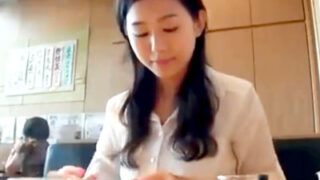 福岡で欲求不満の素人妻をハメ撮り、清楚美人奥様が登場