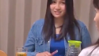 家族が不在の間に兄が妹に手を出し、中出しされるシーン。