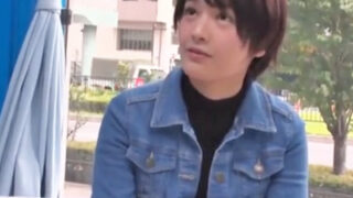 ショートカット女子をナンパし、悩み相談を装って中出しする。