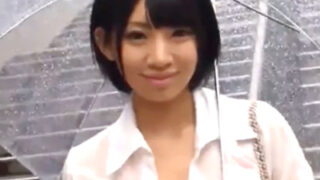 黒髪清楚系素人娘のガチイキ潮吹き