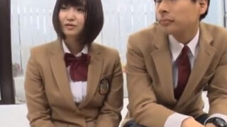 巨根の黒人がJKに迫り、初めての快楽をもたらす