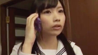 不審者がJK娘と母親を襲撃し、二重の被害が発生