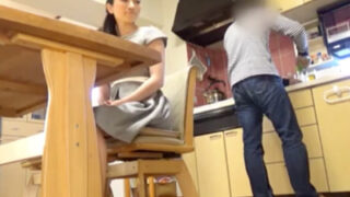 清らかな美人妻を自宅に連れ込み、セックスの一部始終をガチ盗撮