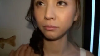 出勤直後に不倫相手を呼び込み、チンポをむさぼる不貞妻