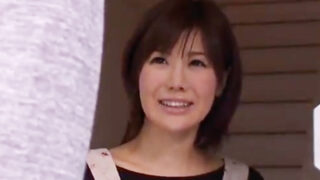 美人妻が夫の友人に迫られ抵抗するも、体は正直に反応