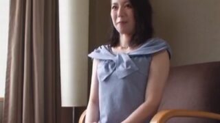 セレブな素人妻が簡単にAV出演し、他人棒で激しくイキる。