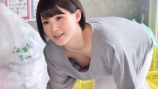 ごみ置き場で胸チラした巨乳人妻と即ハメ。