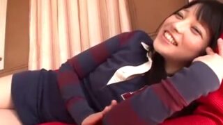 上原亜衣ちゃんが自宅へ押しかけられ、プライベート空間で激しくハメ撮りされる。