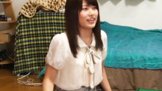 可愛いJDを隠し撮りカメラ付き自宅に招き、激しい体位でセックス。