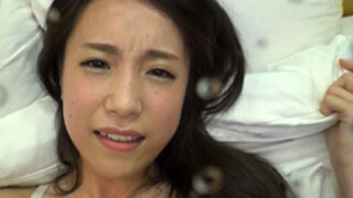 最愛の男優が他女優と絡む姿に嫉妬し、情熱的なプライベートSEXへ燃える