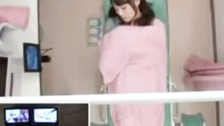 麻酔をかけた美人患者に中出しする鬼畜医師。