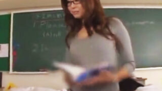 巨乳女教師が生徒を押し付け、手コキ・フェラで精を搾り取る