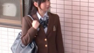 隣家JKと巨乳ママのハメ撮り3P