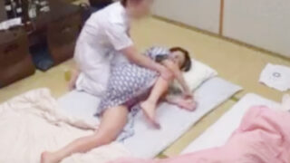 温泉旅行の部屋でマッサ師に寝取られる人妻