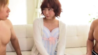 神カワ娘・紗倉真奈ちゃんがねっとり3Pで大量中出し絶頂。