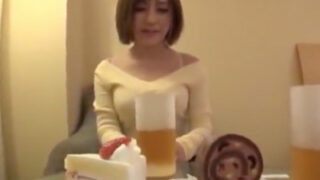 巨乳妻が夫に触られず、寝取られてしまう