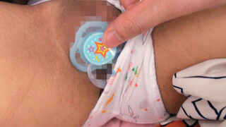 兄がJC妹の無毛のロリマンコに中出しし、口で蓋をする。