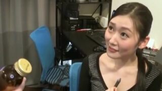 AV制作現場の女性が職場で公開的にハメ撮りされる。