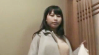 混浴で一緒になったムッチリ娘の高速手コキで射精