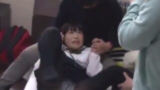 家出ロリ少女が変態男に犯される