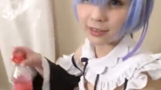 赤ちゃんが欲しいパイパンのコスプレイヤーに中出しで種付け