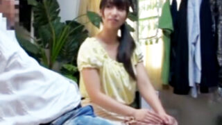 美人妻を自宅に招き入れ、隠しカメラで性行為を盗撮