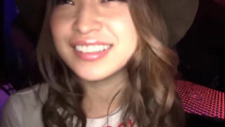 ショットBARの爆乳ギャル店員がその場でパコ