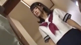 強力な媚薬を投与した留守番JKが理性を失い、中出しレイプを招く。